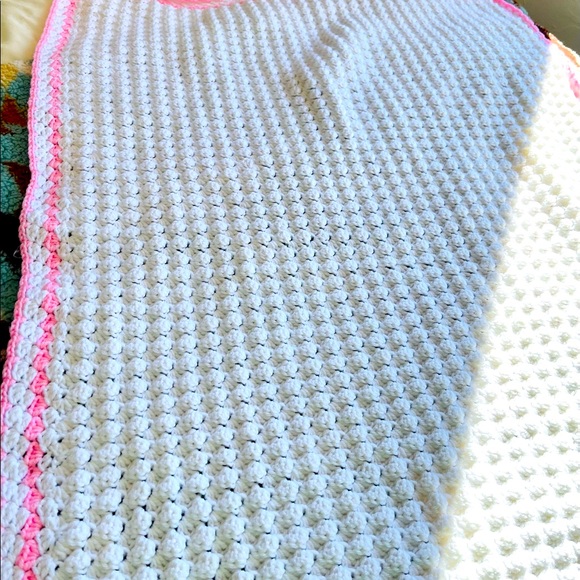 Vintage hand made hand knitted baby blanket pink and white - Picture 4 of 5